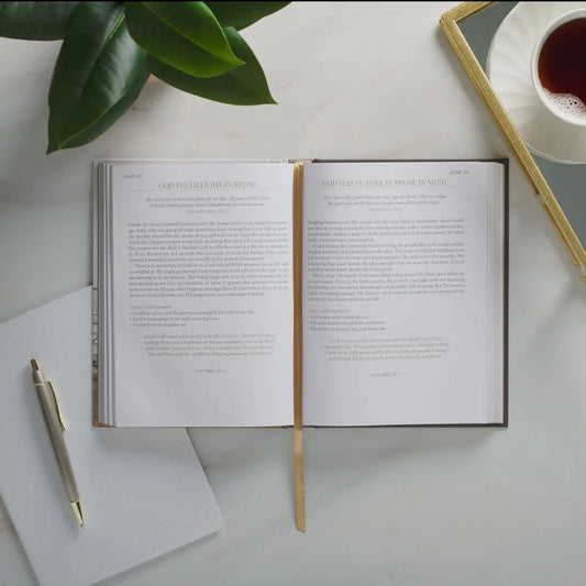 Ten Minutes With God Hardcover